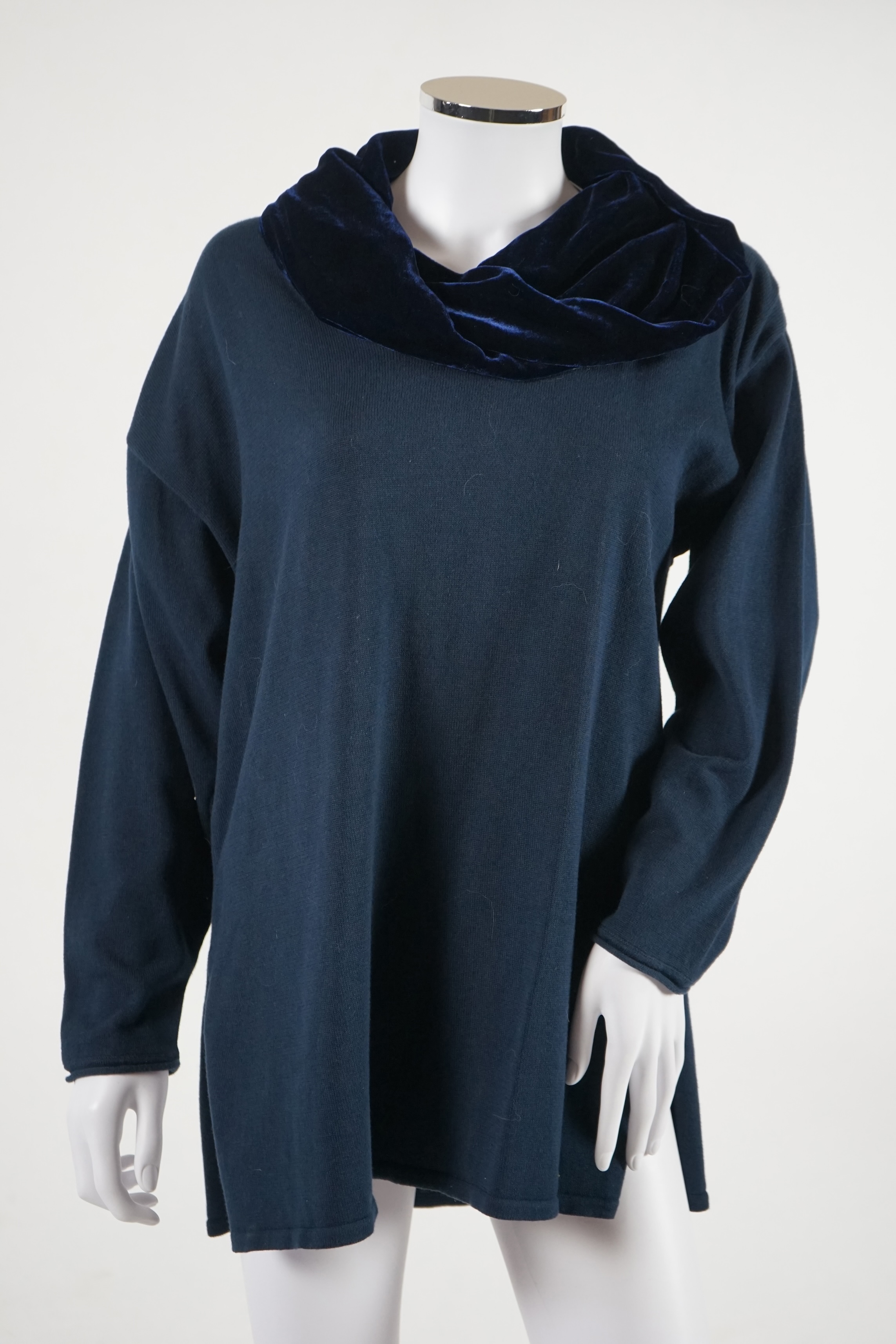 An assortment of lady's clothes including a knitted coat/cardigan, a Sahara velvet overshirt and linen trousers, a Joules white cotton lace top, an Aiger dark grey trouser and long sleeve lounge suit, etc. Sizes 14-16 Pr